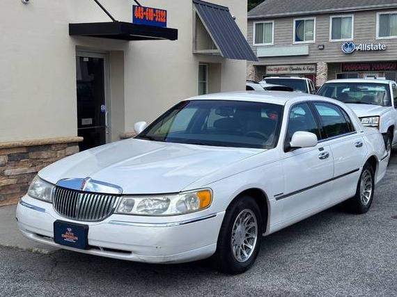 LINCOLN TOWN CAR 2000 1LNHM82W3YY913934 image LINCOLN TOWN CAR 2000 1LNHM82W3YY913934 image